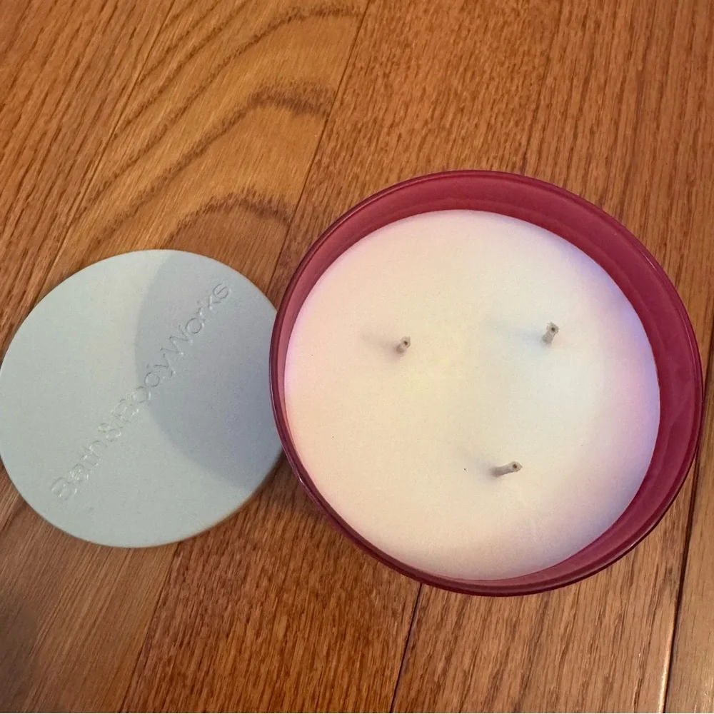 Bath & Body Works Strawberry Daiquiri Candle - Pink - Picture 2 of 3